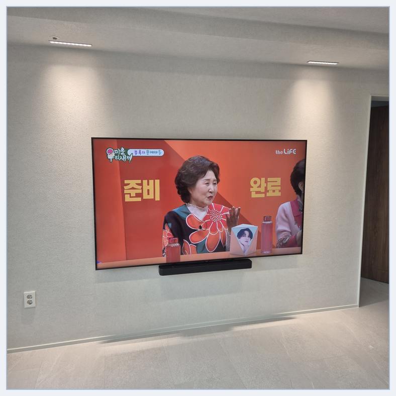 거치대 종류에 따라 벽에서 떨어지는 거리를 생각할 때의 사진 · 벽체 손상을 줄이려면